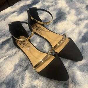Daisy Fuentes pointed dress shoes